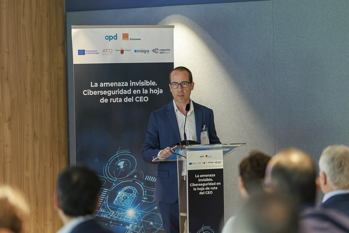 FIntegraDigital's tweet photo. 🔐💼 La ciberseguridad ya no es solo una cuestión tecnológica: forma parte de la hoja de ruta estratégica de cualquier organización.

Ayer celebramos en Murcia, junto a @APDasociacion , el encuentro “La amenaza invisible”, un espacio para reflexionar sobre la seguridad digital como una prioridad clave para el negocio y el liderazgo empresarial.

Una jornada para compartir visión, conocimiento y abordar un reto que ya forma parte de la agenda de los CEO y equipos directivos. 🚀

👏 Gracias a APD, a los ponentes y a todos los asistentes por impulsar una conversación tan necesaria.