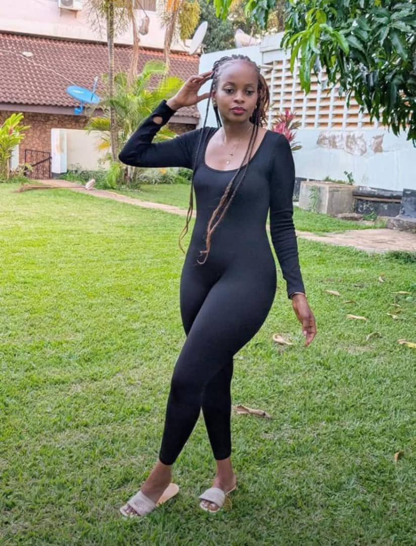 mide_io's tweet photo. Ladies who wear tħis, how do they pee exactly? https://t.co/mf8BQFq2qk