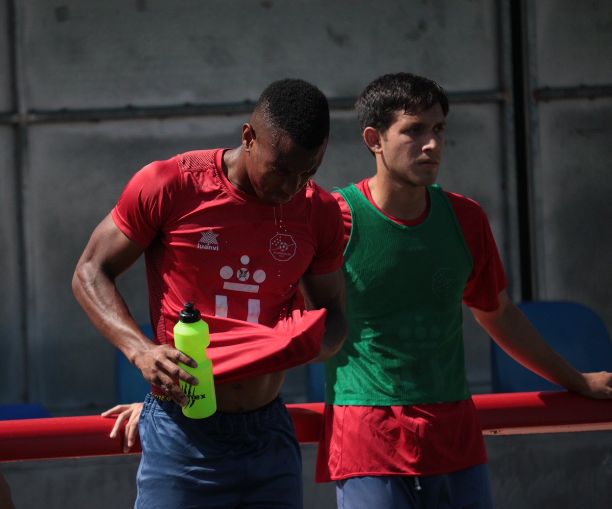 CanteraMostoles's tweet photo. 🥵Pausa para hidratación 

#VamosMiMóstoles #Imparables #CanteraCDMóstoles https://t.co/pDecGRnd0V