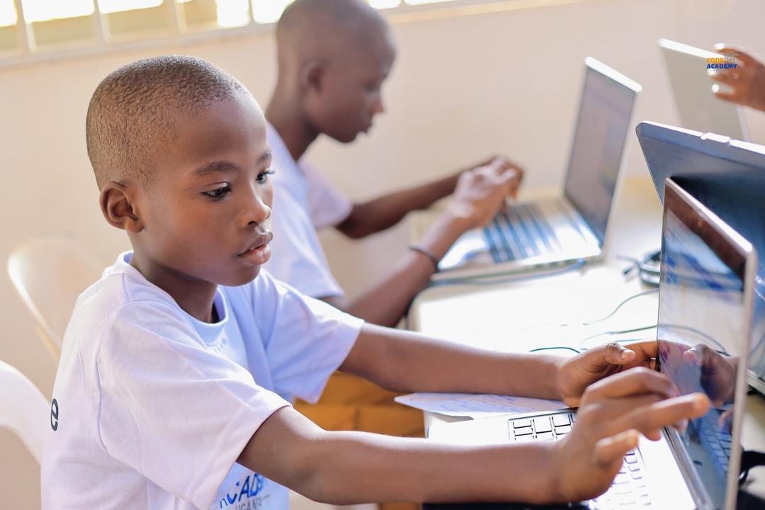 code_academy_ug's tweet photo. 👨‍🏫 A moment of focus and determination.
Hard work and attention in class are the foundation of success.
#Focus #StudentLife #Education #Determination #Learning #codecamp #codeacademyuganda https://t.co/oo0wTE9vqy