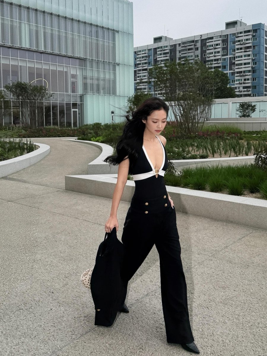 JENNIE NEWS tweet media