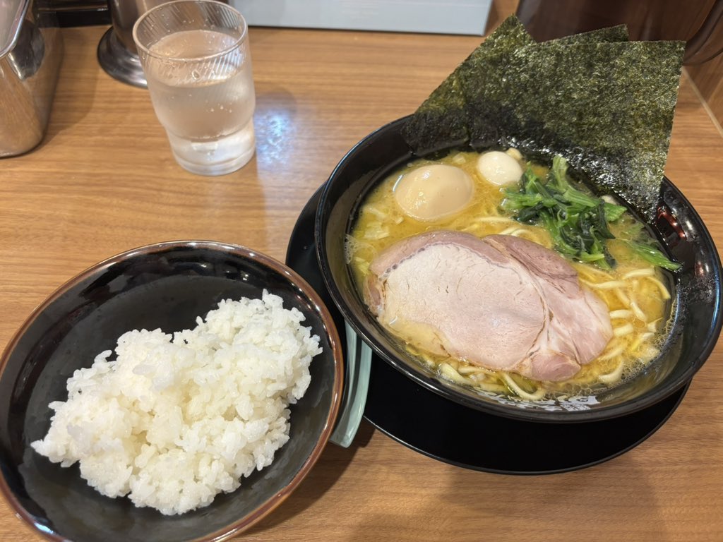 FireFront119's tweet photo. よる
町田商店で人生初の硬め濃いめ多め https://t.co/dGuPaV3i3T