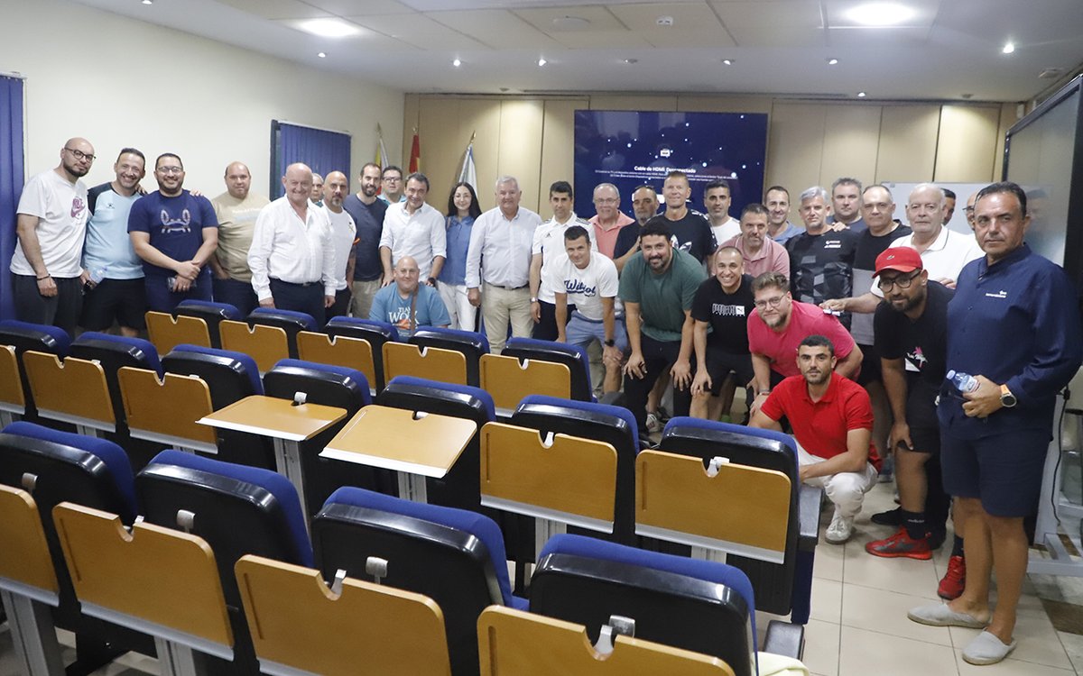 RFMF_MELILLA's tweet photo. 📝Sensacional jornada de actualización con una destacada participación de entrenadores♻️⚽️
💻https://t.co/nOQWiJZvX3 https://t.co/1N9liruBgU
