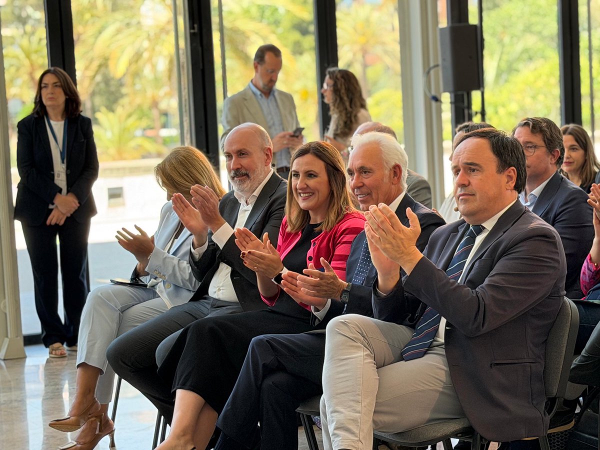 mjosecatala's tweet photo. Cumplir 25 años exige liderazgo para no dejarse llevar por el ruido y mantener un compromiso firme con el periodismo crítico e independiente.

@elconfidencial ha demostrado estar al lado de la verdad en unos tiempos que, como estamos viendo, son difíciles para la democracia.

Hoy, más que nunca, defender el periodismo libre es defender y proteger la dignidad de nuestras instituciones.