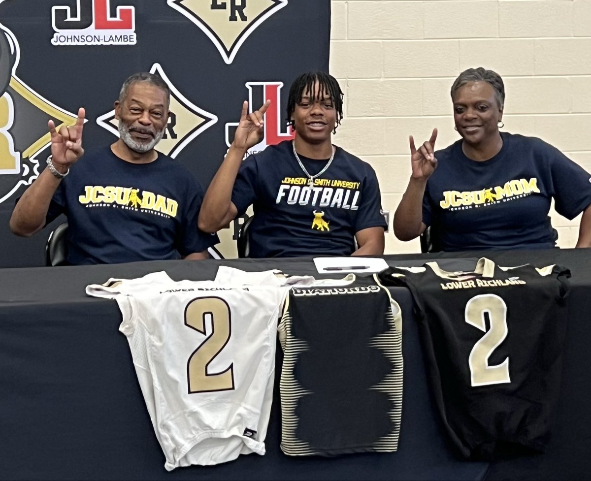 LRHathletics's tweet photo. Congratulations to 2 more of our student-athletes for signing to play at the next level- Solomon Kelson (Erskine) &amp; Chad Wilson (Johnson C. Smith)! @DiamondHornetFB @lrhsdhornets https://t.co/wkbtdB4YDG