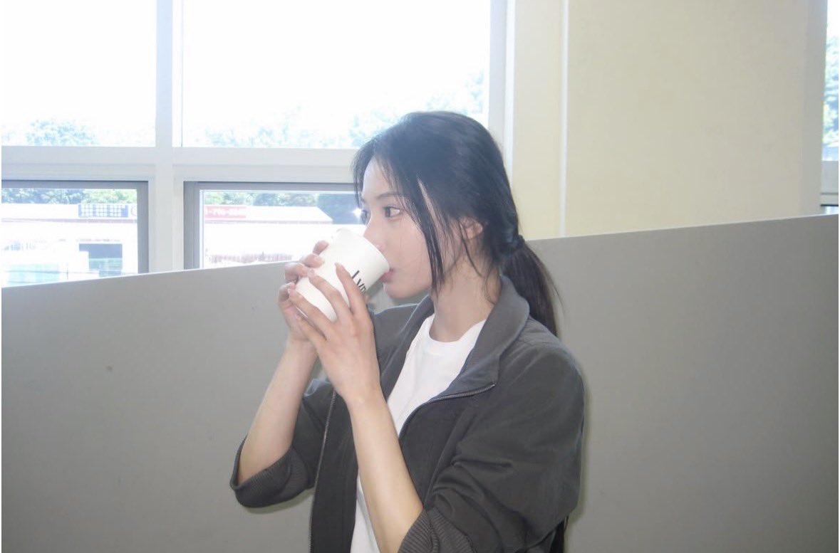 jnn__ll's tweet photo. 이게 뭘까요..... 다음 작품? https://t.co/7KyphP8ZeV