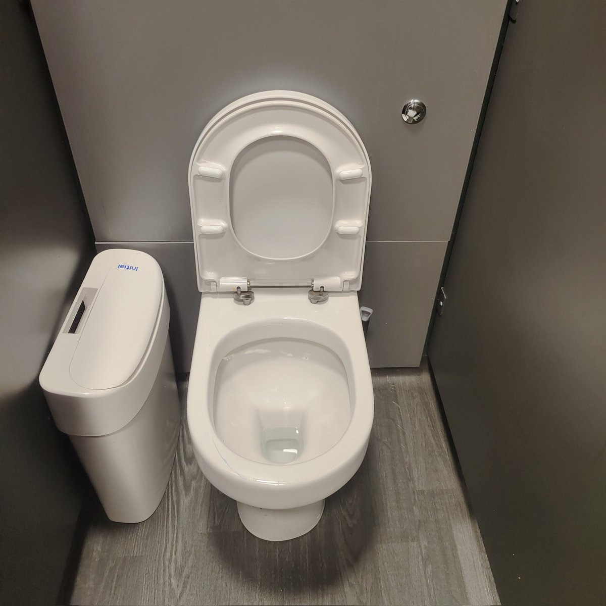 CDIGODDESS's tweet photo. With the new EHRC guidelines in place, the women's restrooms have become a warground of ideology, and with every pee I'm claiming our territory ✊ https://t.co/BQLLlvjQuJ