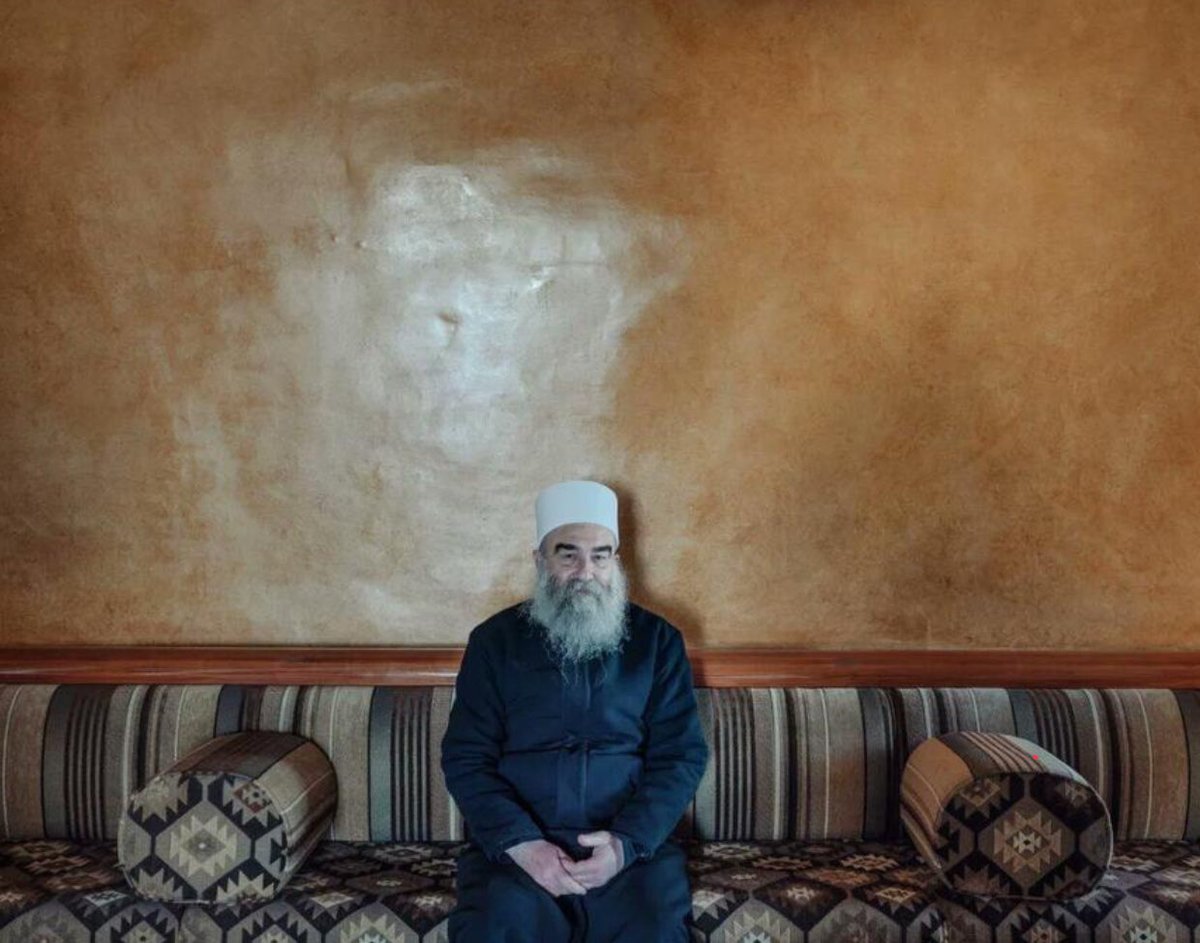 bashar__asad's tweet photo. العيد قبل الماضي كنت أنا الأضحية .. العيد الحالي كانت الحاجة الفقيدة روج آڤا .. برأيكم من هو كبش العيد القادم ؟ https://t.co/yAeH840Hp6