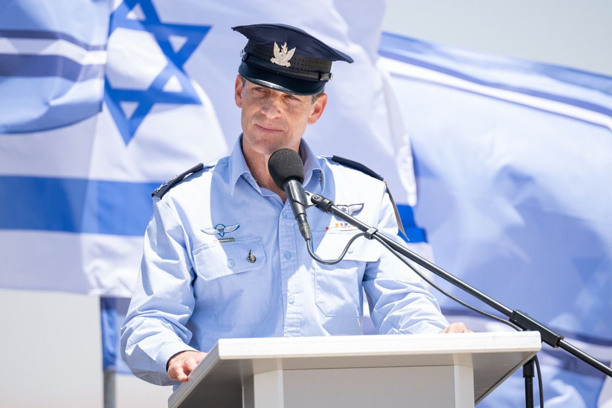 IAFsite's tweet photo. ״יותר דלק, יותר מטען, רחוק יותר, מאפשר יותר"
טקס קליטה של מטוס התדלוק והתובלה הראשון מסוגו בחיל-האוויר התקיים היום (ד׳) בראשות הרמטכ״ל, רב-אלוף אייל זמיר, ומפקד חיל-האוויר, אלוף עומר טישלר. המטוס, מדגם בואינג KC-46 ״גדעון״, נחת היום בבסיס נבטים ונקלט בטייסת התדלוק החדשה שנפתחה בשבוע שעבר.
לכתבה המלאה: https://t.co/RHhnJEj4JP