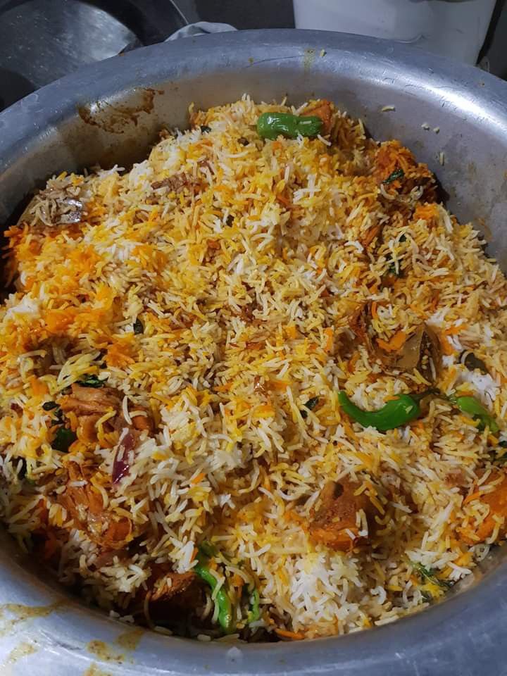 aly_iens's tweet photo. ab k bicharay biryani kabab me milenge🤤
#bakra Eid Mubarak https://t.co/7lO1ri1xUS