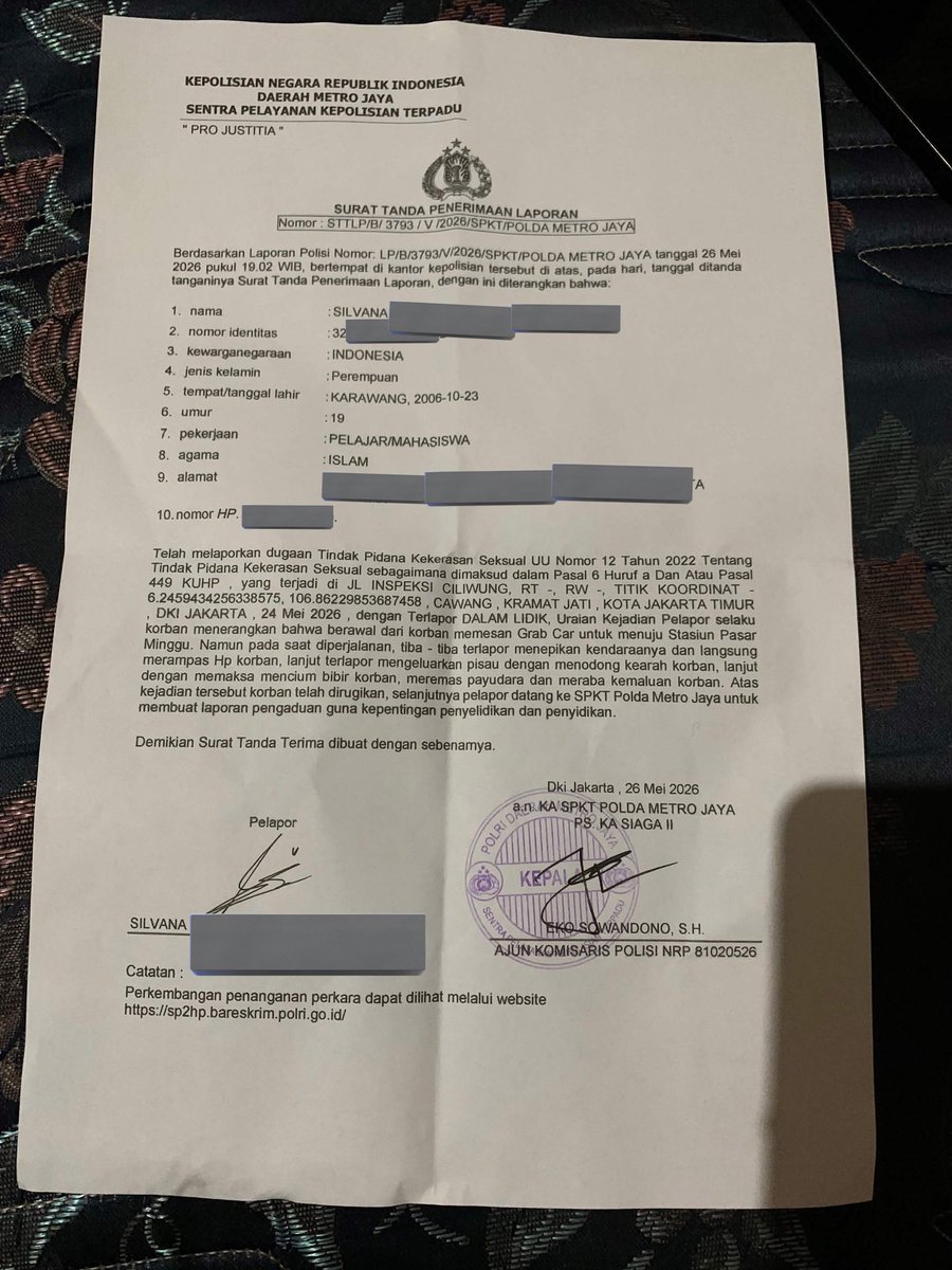 twttynynie's tweet photo. Guys, ini udah ada updatean dari kasus ini. Dan disini sudah dibuat laporan untuk pelaku namun tetap saja, pihak grab masih tidak mengungkapkan nama dari pelaku bahkan nomor polisi dari kendaraan pelaku dengan dalih terkait dengan undang-undang yang berlaku. https://t.co/RwIHA2nEpN