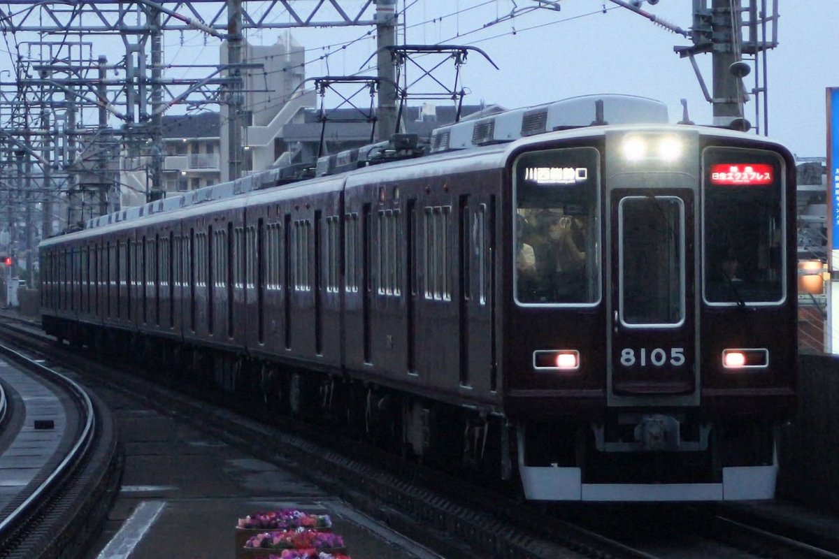 Biku_hate_'s tweet photo. 5/27 8005F 池田駅にて
車内異臭の確認で日生特急が能勢口止まりになりました。
1本目が8005Fなのはうれしかった https://t.co/8K5OUqo1I5