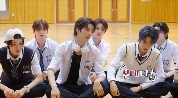 sshsh26467's tweet photo. The oldest one calling you 꼰대다  , and then saying “We’ve known each other for a long time, we have to be in the same class” when nobody wanted to be in a class with him — even though the other person was already avoiding eye contact with him，fucking scary https://t.co/GW5uRN524c