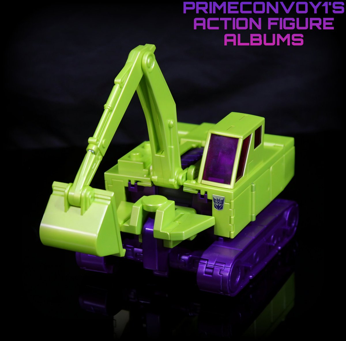 primeconvoy1's tweet photo. "We are the Constructicons!"

Transformed the first four FansToys Constructicons, as we wait for their upcoming Mixmaster.

Will post more pics soon.
#transformers #fanstoys #actionfigures #toyphotography #transformerstoys #transformersg1 #actionfigurephotography #devastator https://t.co/nOugsxt4V4