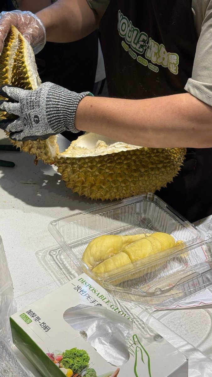 AdilsonConcei12's tweet photo. Çok şanslıyım, gerçekten çok güzel bir durian meyvesi buldum! https://t.co/DXCwADRDLW