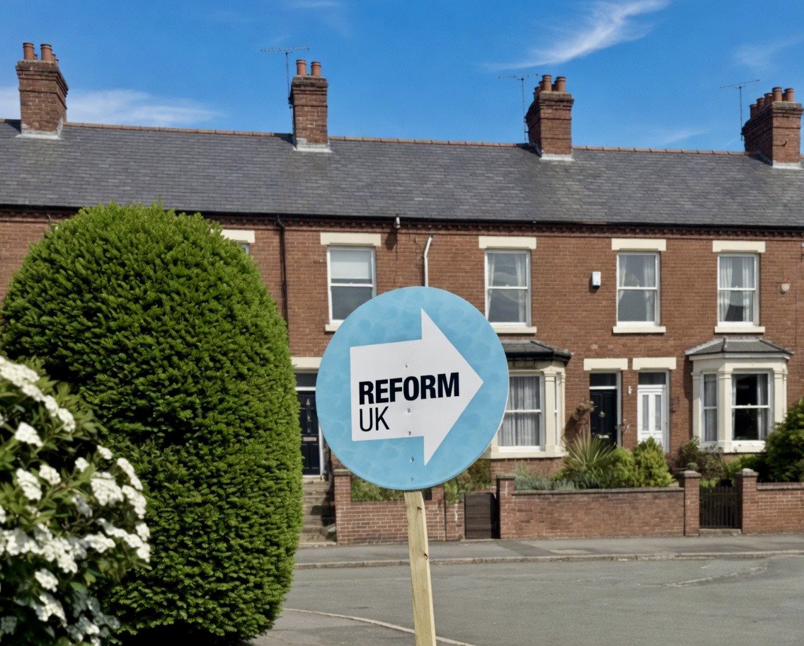 HenrySmithUK's tweet photo. It’s been a privilege to be campaigning these past few days in Makerfield for local small business plumber, Army Reservist and former NHS worker @RobKenyonReform, the @reformparty_uk candidate!

This by-election has been caused by Labour’s leadership crisis and Andy Burnham’s personal ambition to get back into Parliament in an attempt to become Prime Minister - he sees local people as a mere stepping stone. 

In stark contrast, Robert Kenyon is local and committed to standing up for Makerfield and our country. 

As they say in these parts: “Support our local plumber to stop the drip!”

#Makerfield #VoteReformUK 🇬🇧