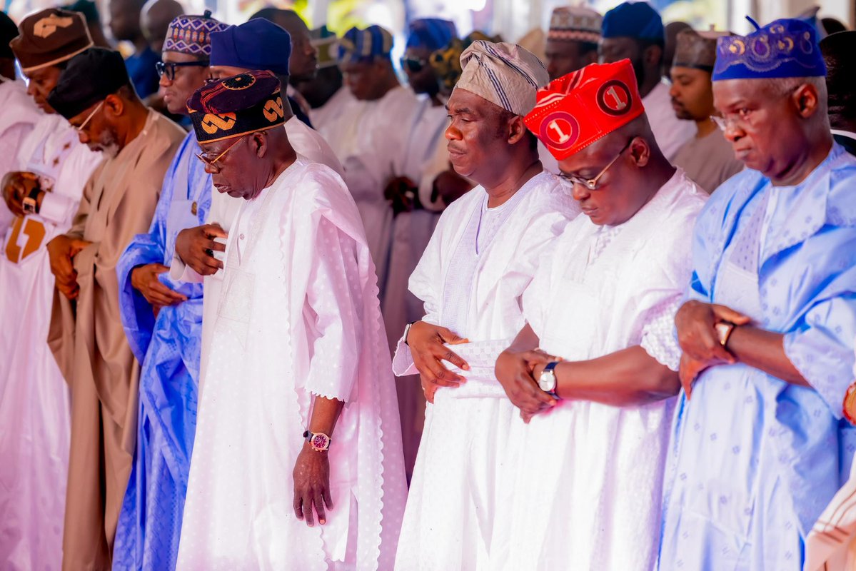 drobafemihamzat's tweet photo. I joined President Bola Ahmed Tinubu GCFR at the Dodan Barracks Prayer Ground in Lagos for the Eid prayers. 

We prayed for peace, unity and continued progress for our country. May the values of sacrifice and togetherness continue to guide us all. https://t.co/T9v2KYwUcy