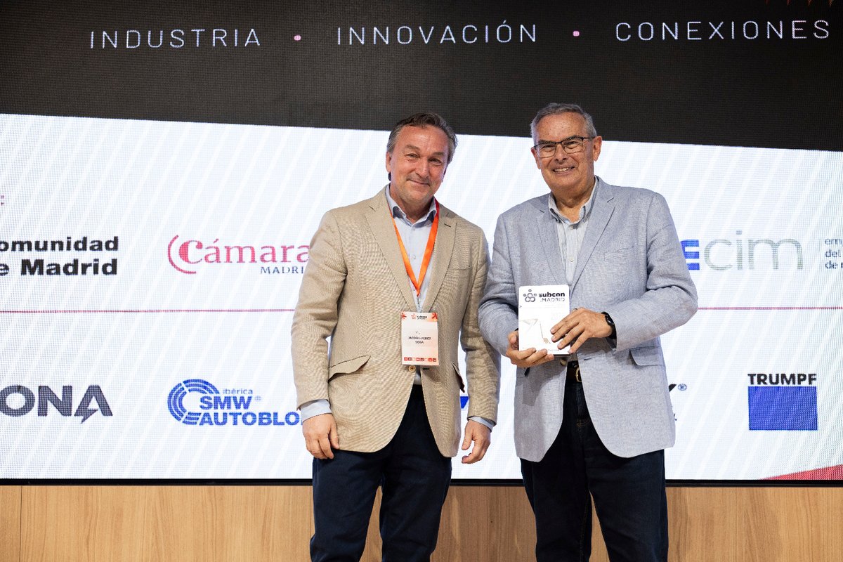 SubconMADRID's tweet photo. 🔴#SubconMadrid | 🏆Premio a la internacionalización: Mario Lobato, de #Tecnide. Entrega el premio: Jacobo Pérez-Soba, gerente de la Ventanilla Única de Internacionalización de la @ComunidadMadrid 🚀 https://t.co/IBTJlV3Hfx