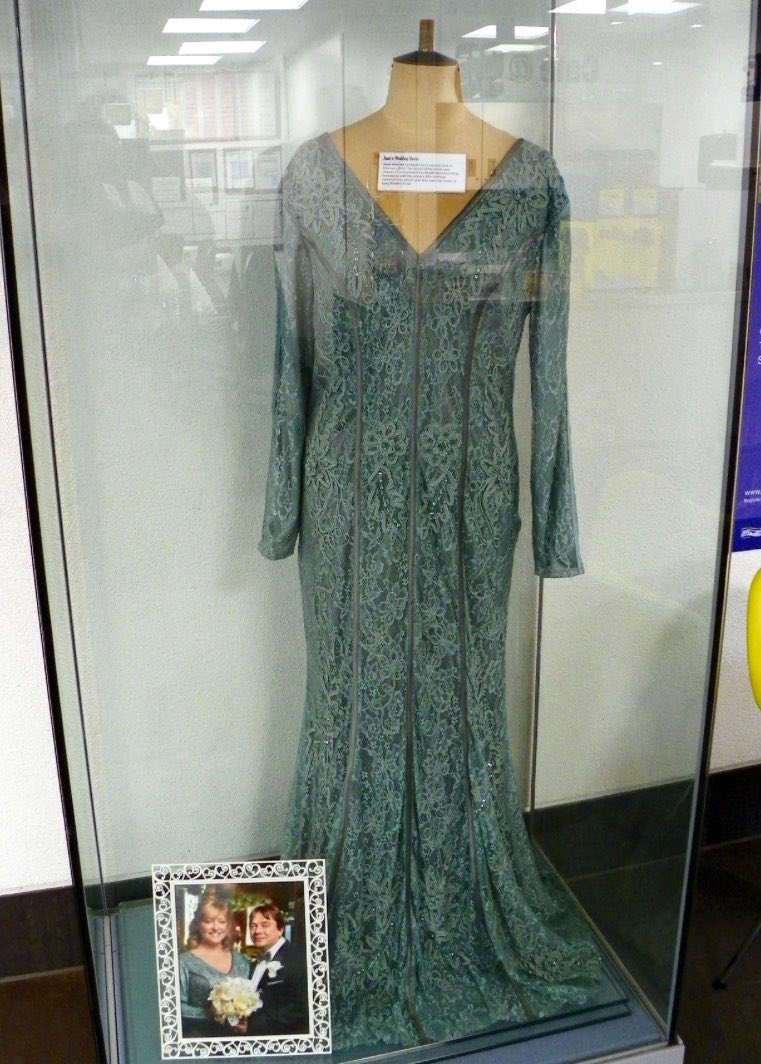 shirlpuzz's tweet photo. Always thinking about Jane Beale’s revolting wedding dress which was “inspired by the river Thames”. The stunning piece of art now hangs lifelessly in the V&amp;A Museum https://t.co/EV0SwHUCBu