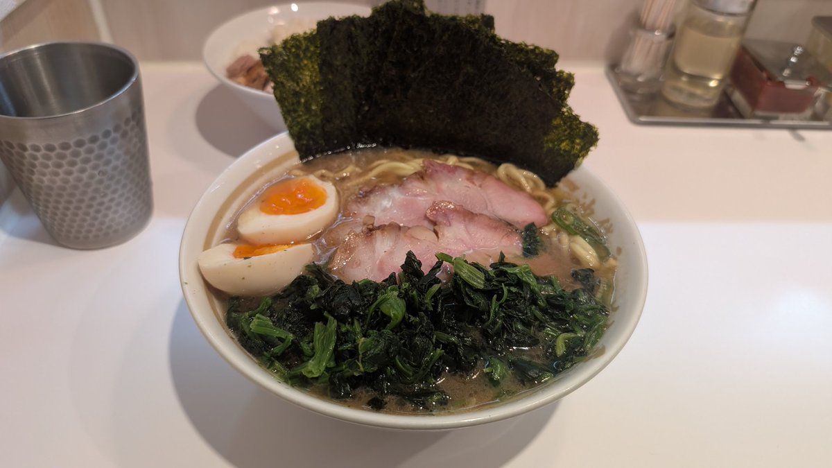 kobo0415's tweet photo. 5月27日の夕飯はあわず一門池袋ラーメン梟さんへ。
のり味玉ラーメン並（普・濃・普）
ライス頂きました😊。
初訪問でした、秋葉原店と麺が違う
ストレート麺…旨かった〜
ご馳走様でした。 https://t.co/XQHYNlB5Lb