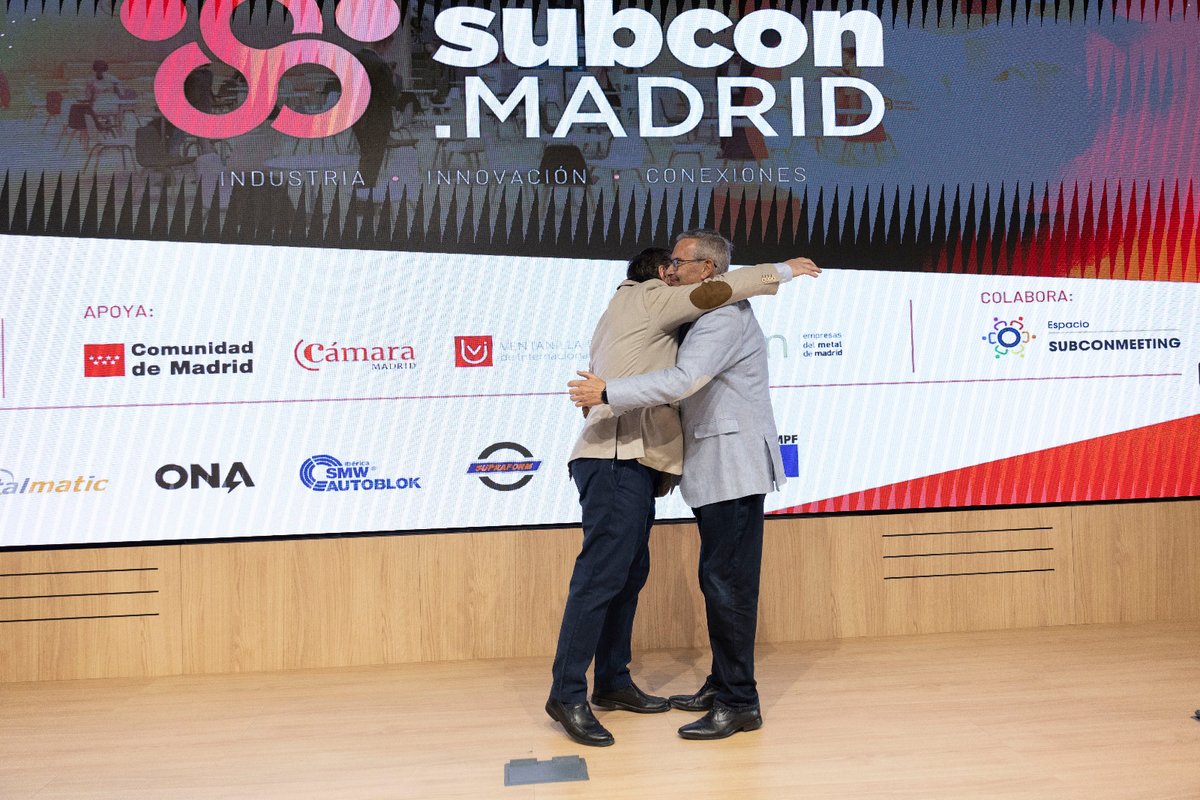 SubconMADRID's tweet photo. 🔴#SubconMadrid | 🏆Premio a la internacionalización: Mario Lobato, de #Tecnide. Entrega el premio: Jacobo Pérez-Soba, gerente de la Ventanilla Única de Internacionalización de la @ComunidadMadrid 🚀 https://t.co/IBTJlV3Hfx