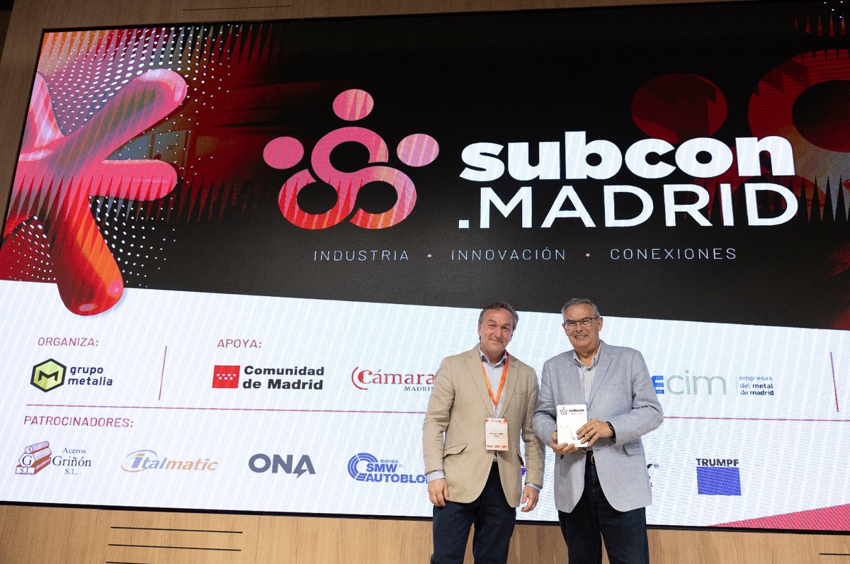 SubconMADRID's tweet photo. 🔴#SubconMadrid | 🏆Premio a la internacionalización: Mario Lobato, de #Tecnide. Entrega el premio: Jacobo Pérez-Soba, gerente de la Ventanilla Única de Internacionalización de la @ComunidadMadrid 🚀 https://t.co/IBTJlV3Hfx