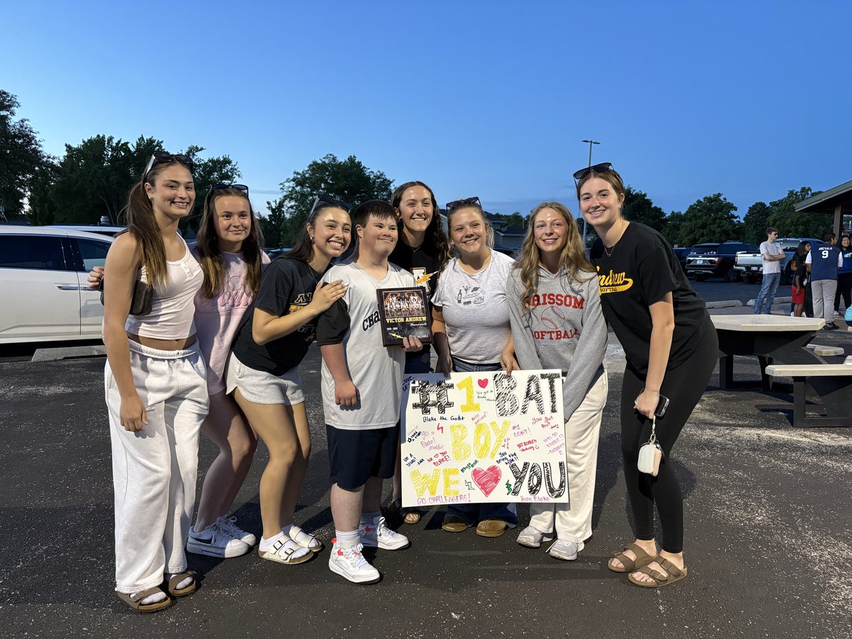 AndrewSoftball's tweet photo. This years MVP award goes to 

⭐️ BLAKE LYNCH ⭐️

We are so thankful for all of your support these last 4 years, Blake!! The #1 bat boy in all of softball!! 🥎⚡️ https://t.co/6smZgYAwSo