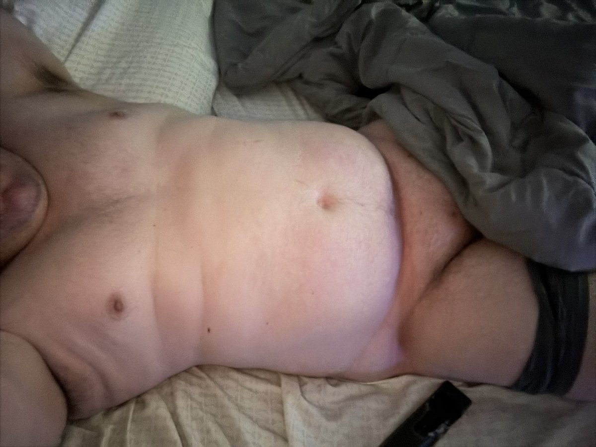 DiscreetBearFun's tweet photo. If a coworker sent you this at 2am saying his central AC broke and he can’t sleep cuz it’s too hot….how would you respond? https://t.co/TNRQb8lhwf