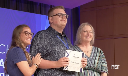 PubAffairsKET's tweet photo. A new program is giving students with intellectual and developmental disabilities the chance to develop job skills through an internship with @UK_HealthCare. https://t.co/c3zOsSDPpl https://t.co/FsFMVOhFH6