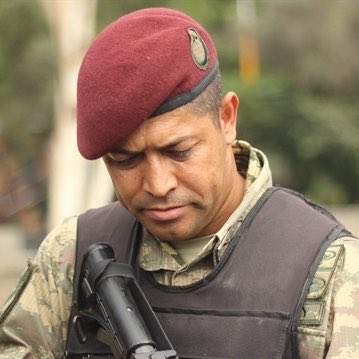 gizliservis06's tweet photo. 15 Temmuz kahramanı Şehit Ömer Halisdemir’in kızı, Özel Kuvvetler Komutanlığı’nda diş hekimi teğmen olarak göreve başladı. https://t.co/DYKHISyuVc