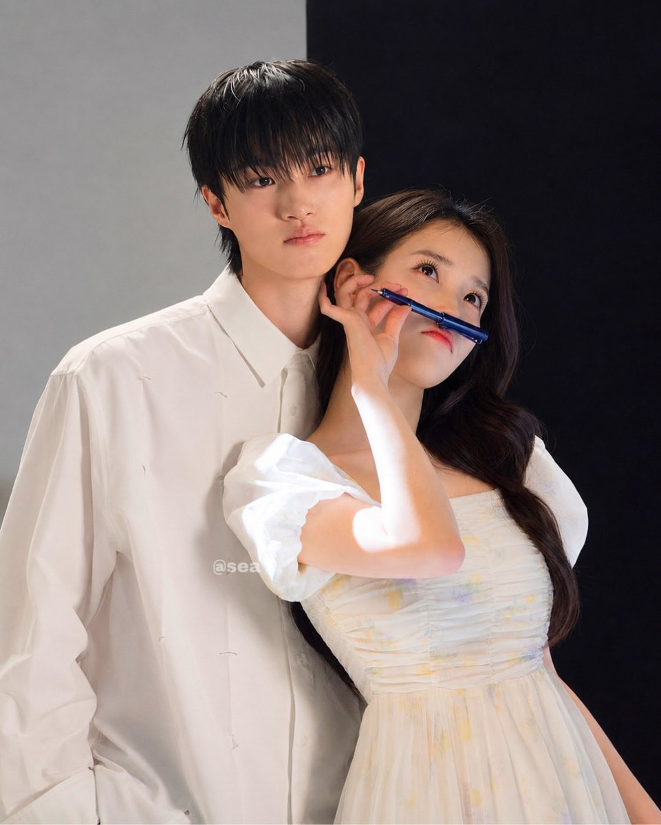 ofcyouandme's tweet photo. cutie๐ฃ๐ค๐ป
#PerfectCrown #ByeonWooSeok #IU https://t.co/2Ql34B49uy