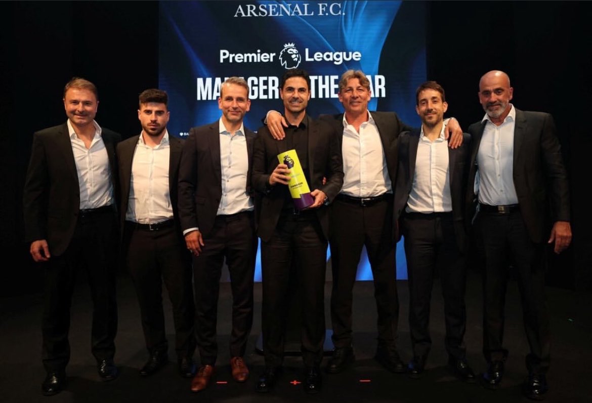 igwe_sos's tweet photo. Manager Mikel Arteta with his coaching staff, after he collected the Premier League’s ‘Manager of the Season’ trophy at the LMA Awards last night. ❤️🏆

@DailyAFC https://t.co/dFU9L8HyMP