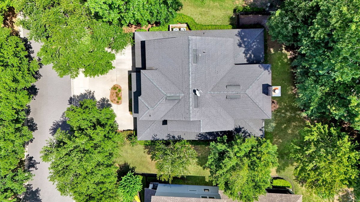 listingedge's tweet photo. Drone photography gives buyers a better perspective of the layout, lot size, backyard space, and surrounding area while complementing the ground-level photos that showcase the home itself. https://t.co/gYvCJHptcB