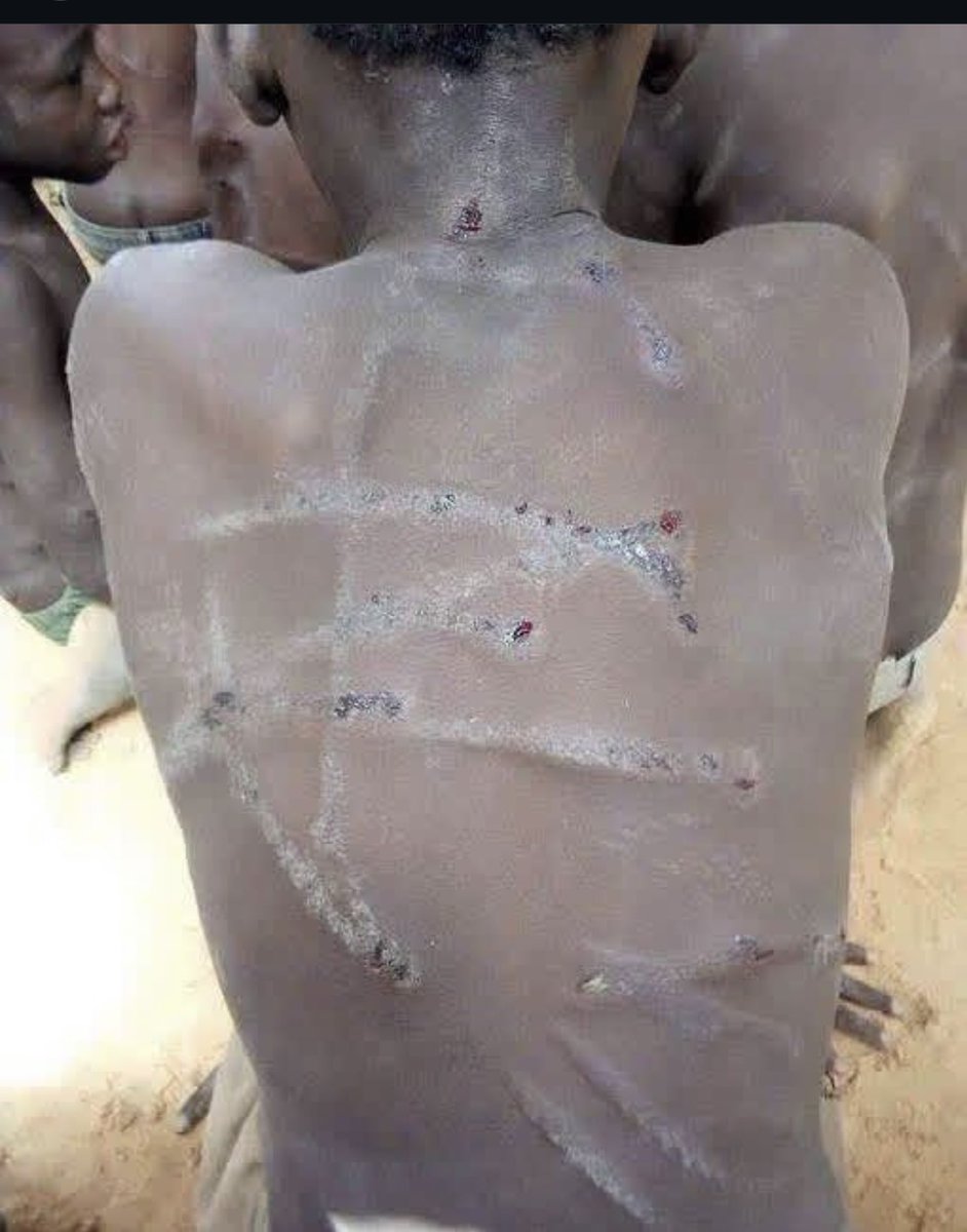 ijeomaherself's tweet photo. Parents breaking their backs to send their children to school in a country that failed to provide free education for the “leaders of tomorrow.”  

Only for those same children to be abducted from their classrooms&amp;tortured in the den of bandits.  

Happy Children’s Day, Nigeria.🇳🇬 https://t.co/QtZ62mVlB9