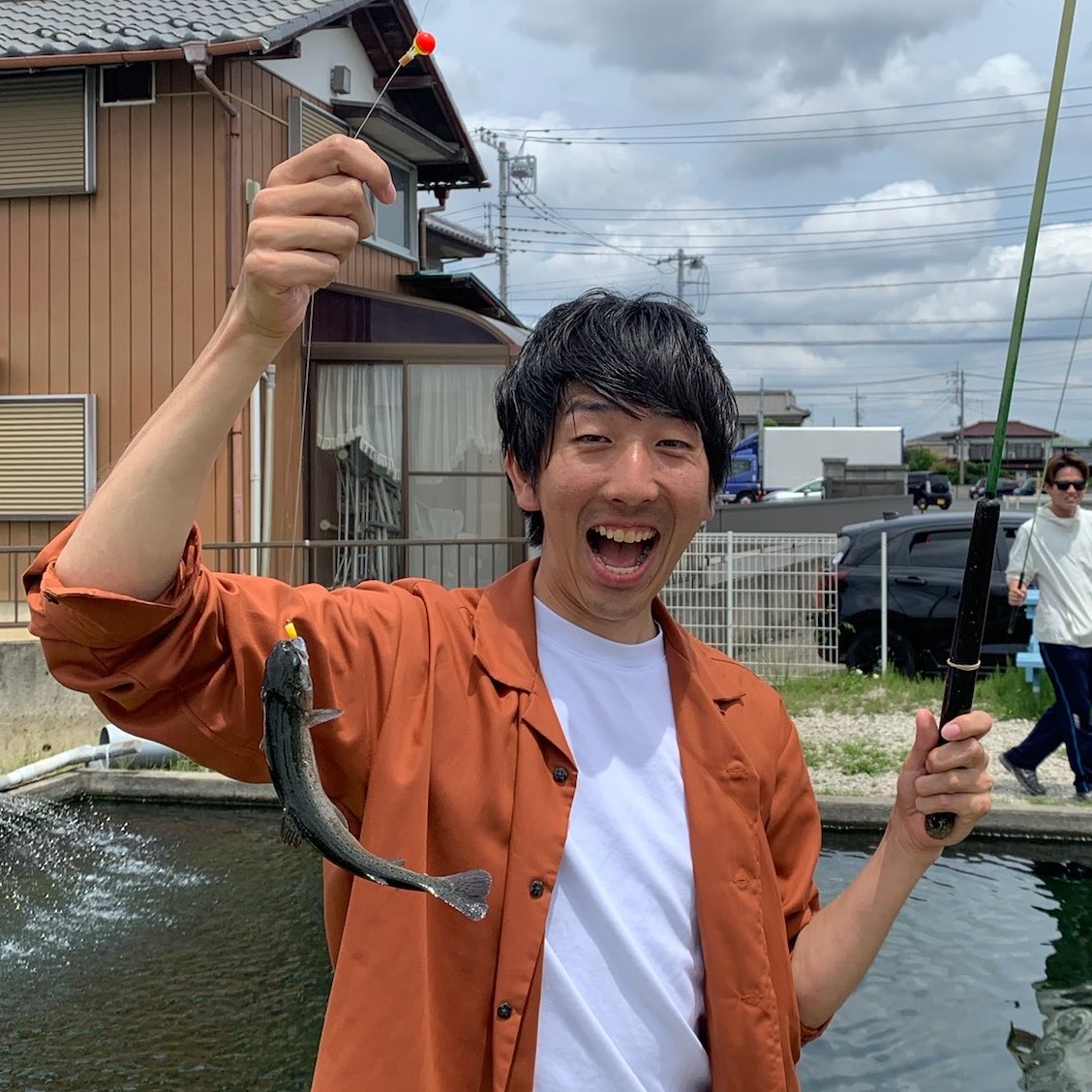 TSURIBORIBENTEN's tweet photo. 本日もご来場ありがとうございました🙇‍♂️

大型はまだまだシャローに回遊してくるようで、サイトでヤシオマスや富士の介がヒットしていました🔥

65cmクラスもまだ視認できるので、サイトに限らずさまざまな方法で狙ってみてください👀

午後はサーフェスクランクやポッパーなど釣れていました🎊
豆ルアーやマイクロスプーンの表層シェイク、バジングなども釣れていますので是非お試し下さい‼️

平日も8:00〜17:00までエサ釣りが可能です🙆‍♂️
釣りが初めての方も手ぶらで楽しめますので、お気軽にご来場ください🎣

暑い日が続く予報となっておりますが、熱中症対策を万全にお楽しみください☀️

明日もご来場心よりお待ちしております🙇