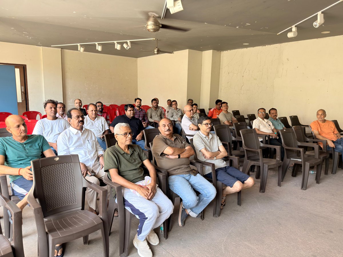 ThaneCityPolice's tweet photo. 👮‍♂️ जनजागृतीतून सुरक्षित समाजाकडे एक पाऊल 👮‍♀️
राबोडी परिसरात आयोजित कार्यक्रमात महिला अत्याचार प्रतिबंध, बाल सुरक्षा, अमली पदार्थ विरोधी जनजागृती व नवीन BNS कायद्याची माहिती नागरिकांना देण्यात आली.
#AwarenessProgram #Rabodi #SafeSociety #ThaneCityPolice #DrugFreeIndia https://t.co/kNFllFB45I