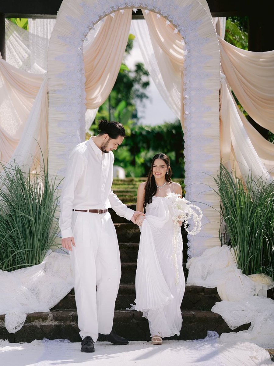 gmanetwork's tweet photo. OFFICIALLY MR. &amp; MRS. SOTTO 🤍💍

Kapuso actress #RereMadrid and basketball star #KaiSotto are officially married. Congratulations to the beautiful couple! ✨

📸: Nice Print Photo / Instagram https://t.co/BTNGAfALSy