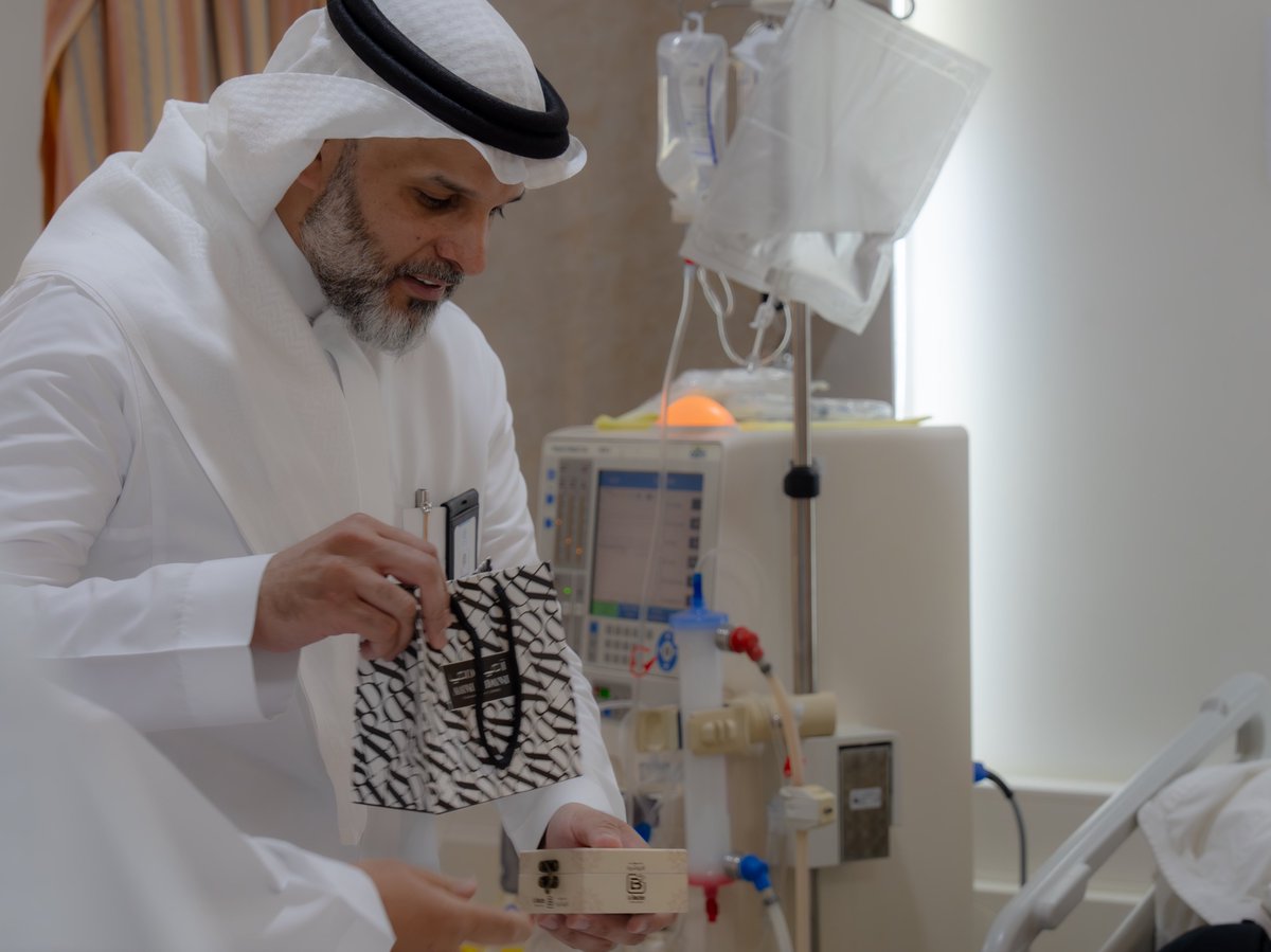 TaifHCluster's tweet photo. معايدة || 🎉🤝 

سعادة الرئيس التنفيذي 
لتجمع الطائف الصحي 
يرافقه عدد من قادة التجمع
في جولة معايدة بمستشفى الملك عبدالعزيز التخصصي للمرضى المنومين والموظفين
بمناسبة عيد الأضحى المبارك.

#تجمع_الطائف_الصحي #عيد_الأضحى https://t.co/WK5A25BG4B