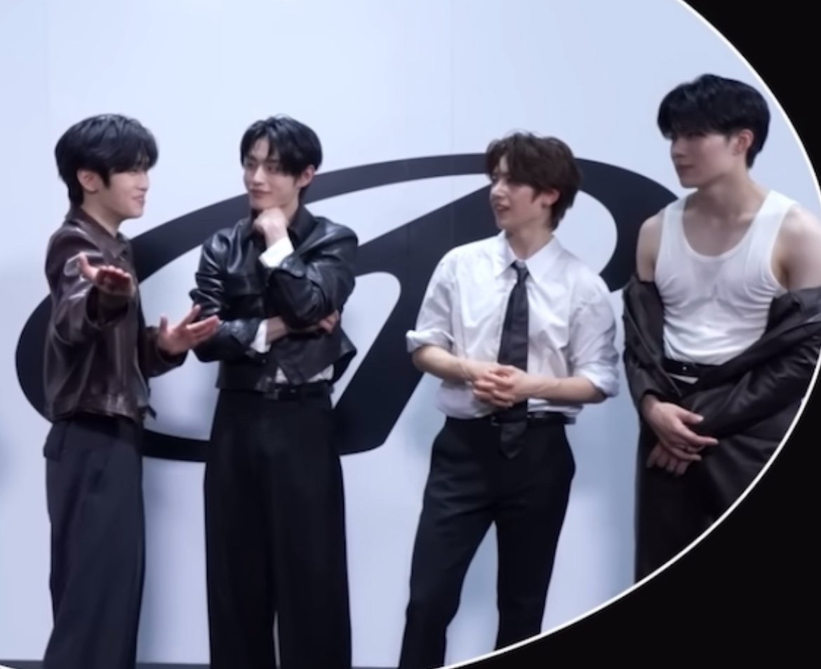 ppuxing's tweet photo. 와웃겨 태래 민망할때마다 건욱이 찾는거 아시는분 https://t.co/0AZCRk6aLP