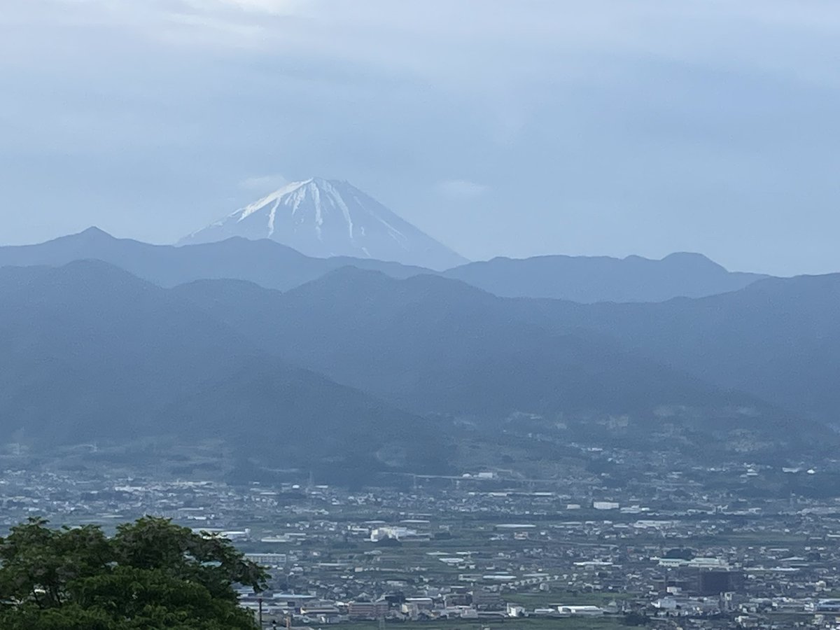 tm_golf_running's tweet photo. 久しぶりのキャンプ⛺️は天気崩れずたのしめました
旦を買いに立ち寄った甲府の三枝酒店のご主人に教えて頂いた馬刺しの卸の山住商店さんの馬刺しは、他で食べれなくなるくらいの美味しさでした🌟
#スリーストーンキャンプ場 https://t.co/OcWFUN1A2M