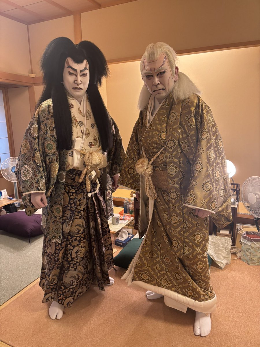 tsurunohakai's tweet photo. 本日、歌舞伎座の千穐楽を迎えました。

彦三郎の鬼一法眼、亀蔵の笠原湛海のツーショットです✨

今月もご来場いただきありがとうございました🌸

#鶴の羽會
#坂東彦三郎
#坂東亀蔵 https://t.co/DkDVBNKAwE