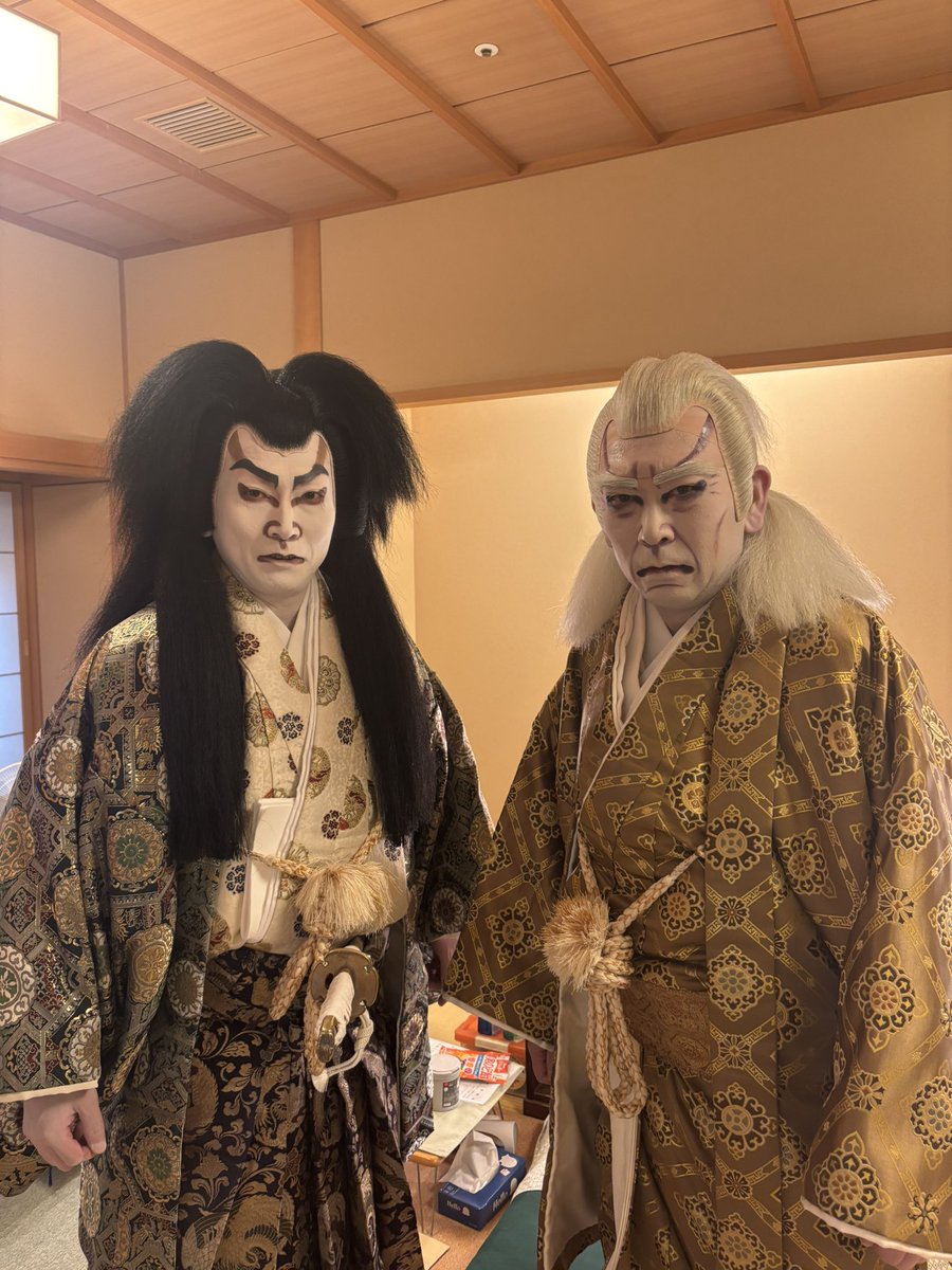 tsurunohakai's tweet photo. 本日、歌舞伎座の千穐楽を迎えました。

彦三郎の鬼一法眼、亀蔵の笠原湛海のツーショットです✨

今月もご来場いただきありがとうございました🌸

#鶴の羽會
#坂東彦三郎
#坂東亀蔵 https://t.co/DkDVBNKAwE
