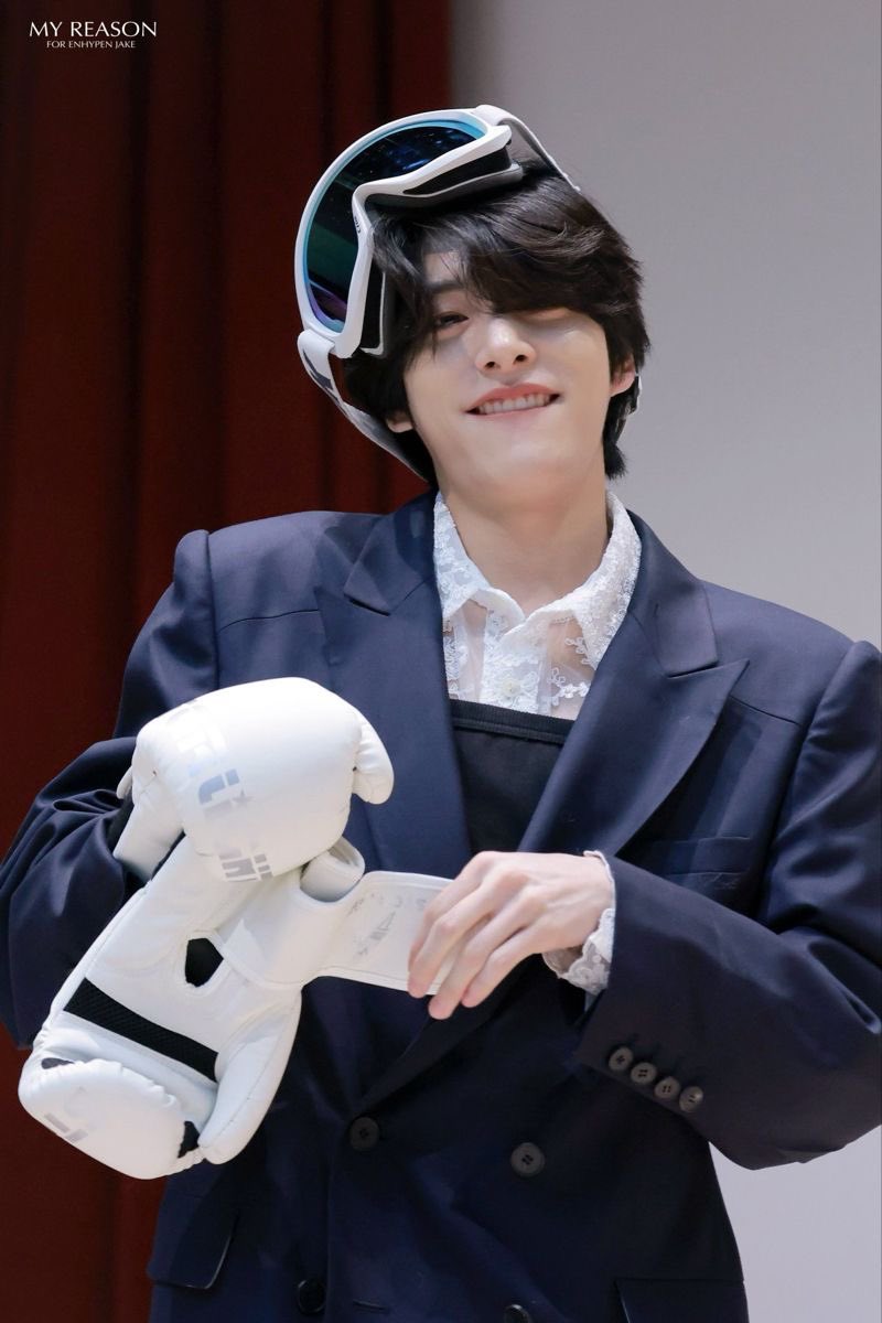 won_00004's tweet photo. 개윤이                               늑윤이 https://t.co/IerxIOAUCG