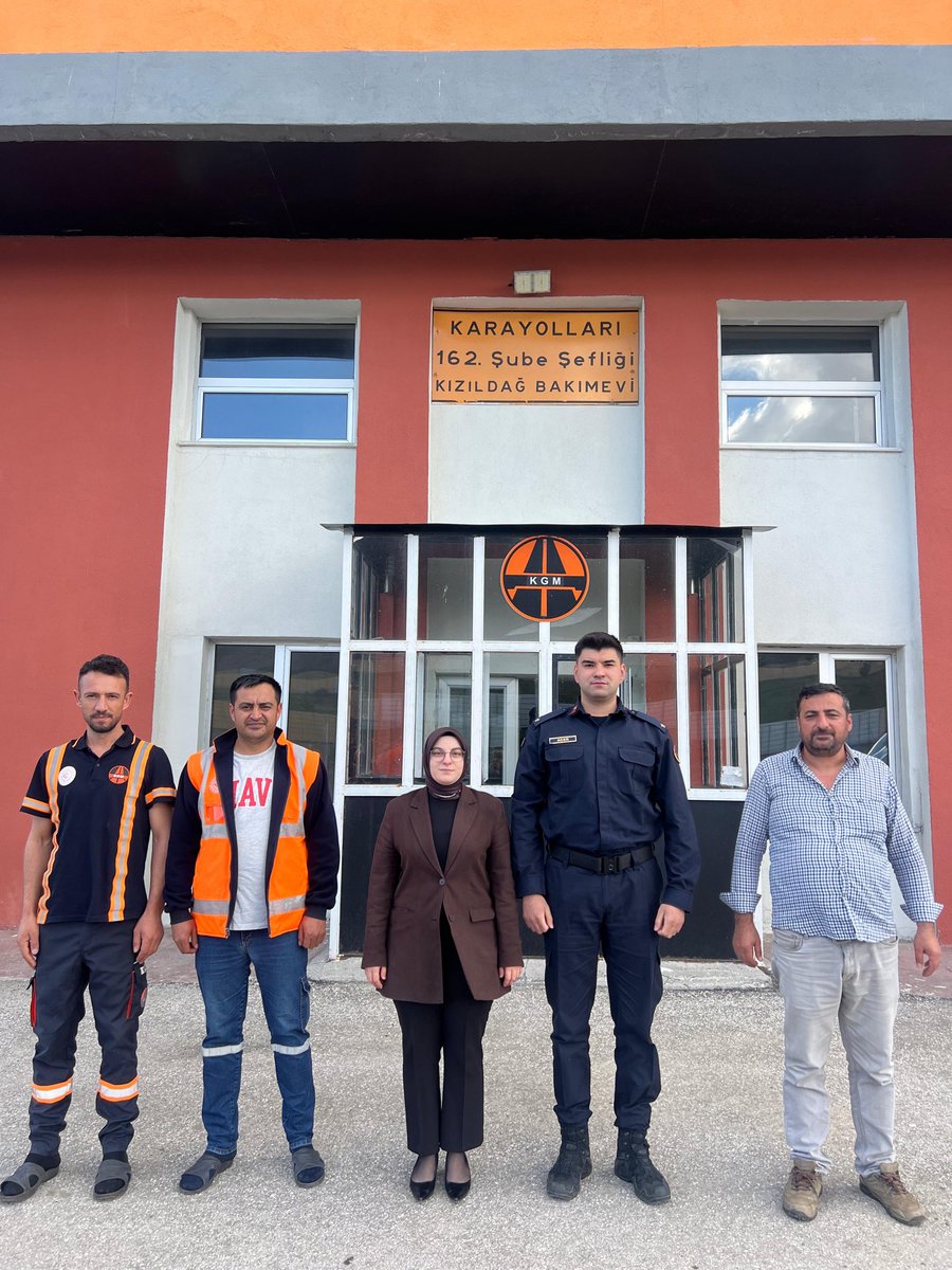 TC_imranli's tweet photo. Kaymakamımız Sayın Fatma BAYALAN, Kurban Bayramı dolayısıyla ilçe genelinde bir dizi ziyarette bulundu.

Bu kapsamda;Kızıldağ Karayolları Bakım Evi ve İlçe Hastanesini ziyaret eden Kaymakamımız, görev başındaki personelle bir araya gelerek bayramlarını kutladı. https://t.co/zkRuXHc4gd