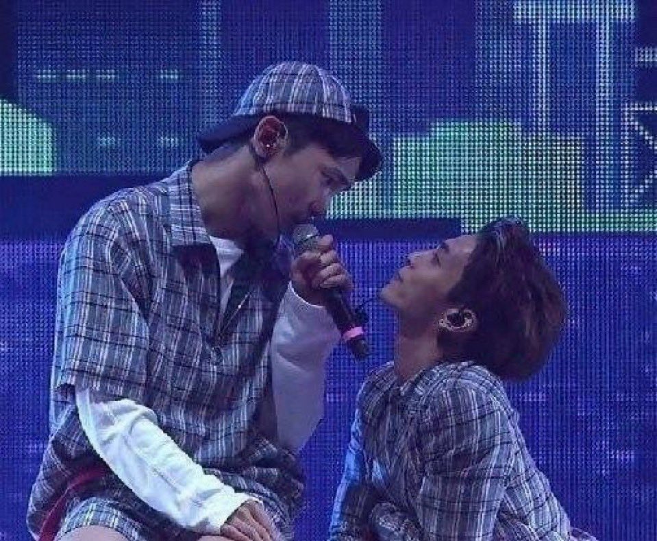 dailyjjonghyun's tweet photo. shinee world V ♡ https://t.co/AXLvlakj5x