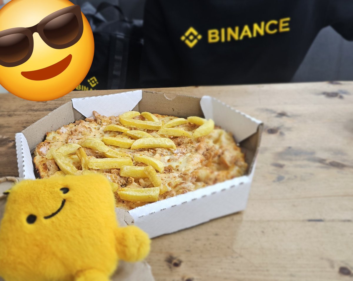 weirdtechvision's tweet photo. #BinancePizza  with  @binance Bibi🤩🥳. Always using what's available to enjoy the community vibes. Getting creative is the tool and @binance  is the space 🍕😋 https://t.co/NunaNeF4mt