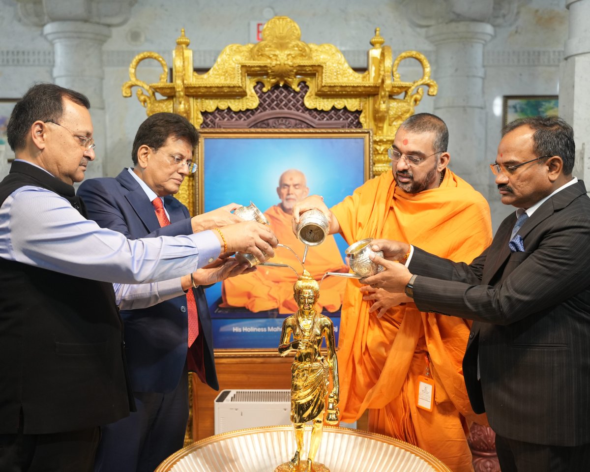 baps_toronto's tweet photo. Honoured to welcome Shri @PiyushGoyal, Shri Dinesh Patnaik, and Shri Mahaveer Singhvi at @baps_toronto Mandir to pay their respects.

 @CanadianPM @HCI_Ottawa @IndiainToronto @DoC_GoI

#BAPSToronto #BAPS #Canada #India https://t.co/7olWqQkk5T
