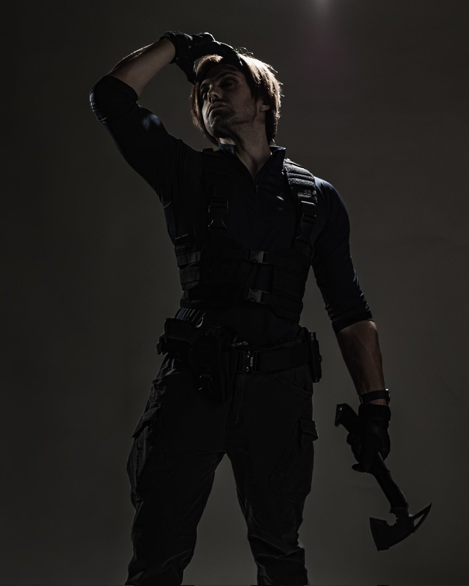 deviantviking's tweet photo. It's my birthday today @RE_Games 
Drop my new Leon photos. https://t.co/kBPO0qFzuh
