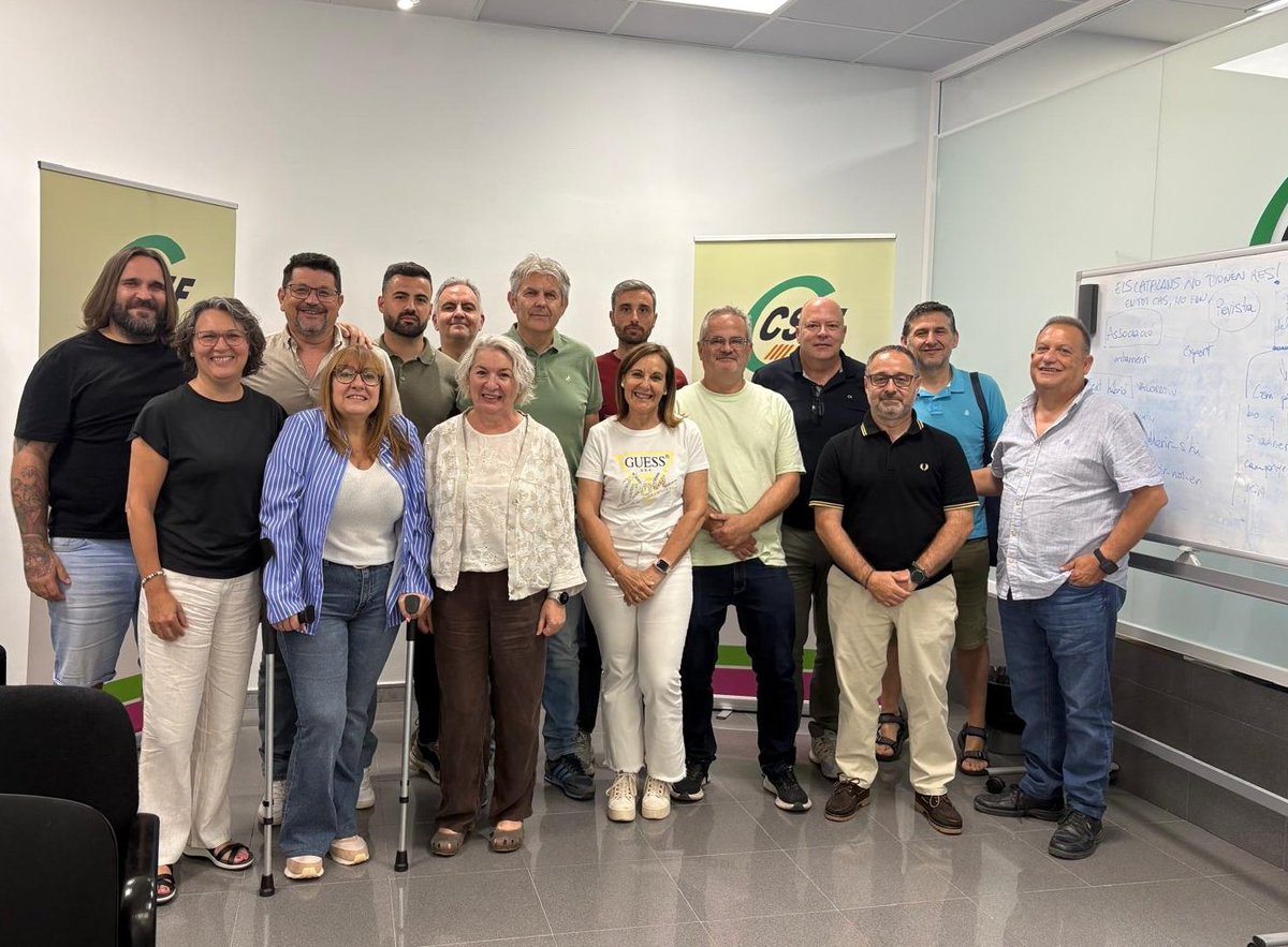 csif_epe's tweet photo. Óscar Venteo, presidente de @csif_epe, se reúne hoy con los delegados en Cataluña del sector, donde trabajamos para lograr: 

👉 35 horas
👉 Carrera profesional
👉 Reducción de temporalidad
👉Convocatorias de empleo
👉 Mejores condiciones de jubilación
👉 Reforzar plantillas https://t.co/zF1uGqWzrY