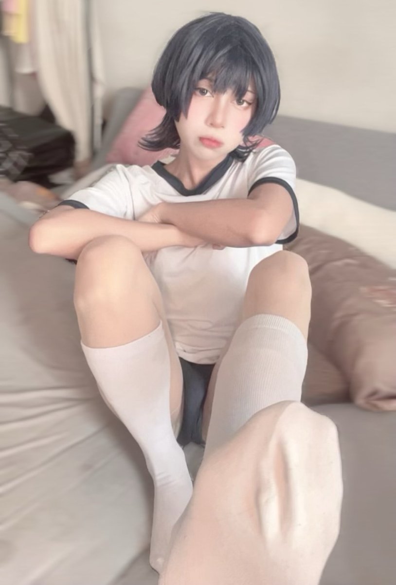 midwinterszn's tweet photo. Go kiss my feet, peasants. Or do you want to kiss something else?
#scaramouche #wanderer #genshinimpact #cosplay #femboy https://t.co/WLFEAudazk